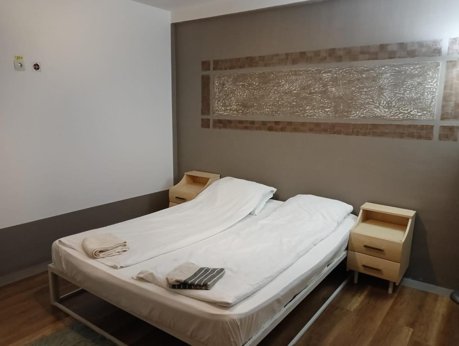Zen Vandrerhjem Cluj-Napoca Eksteriør bilde